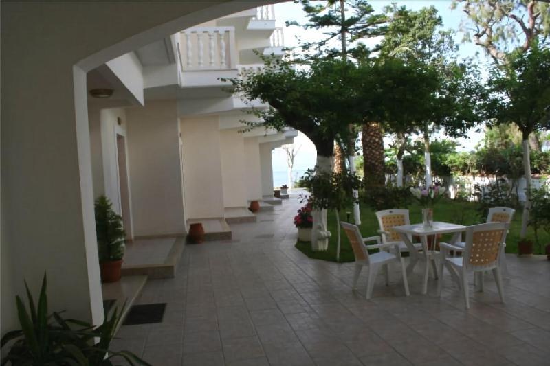 Posidonia Pension Amarynthos Exterior foto