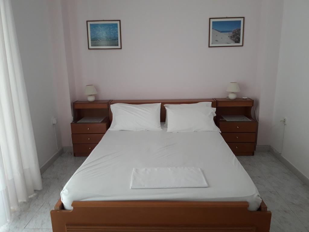 Posidonia Pension Amarynthos Exterior foto